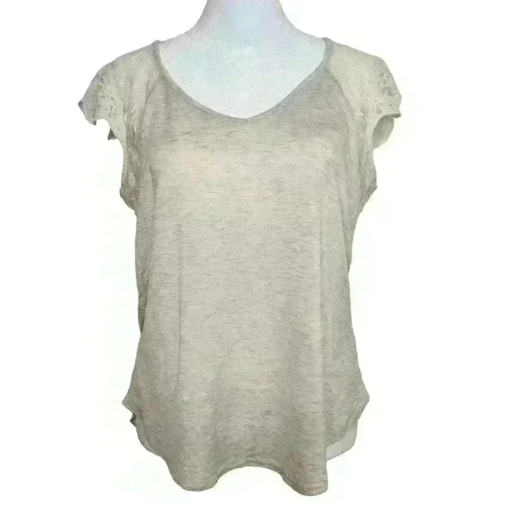 Rue21 women's cream colored blouse size medium
